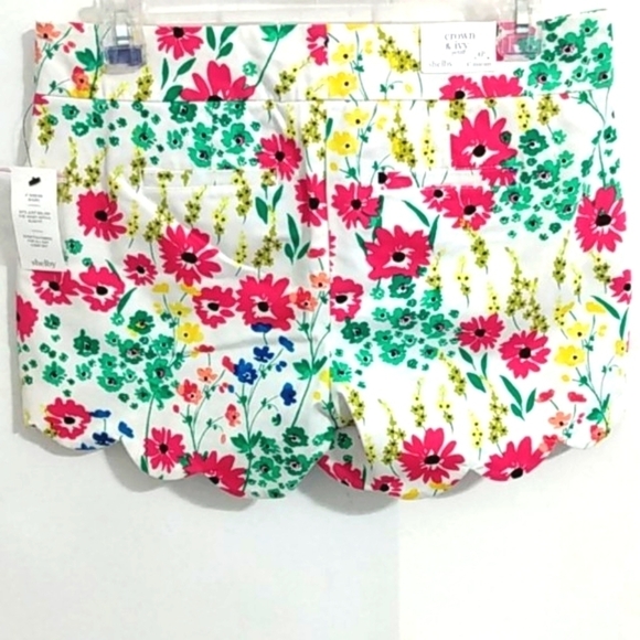 CROWN & IVY NWT SHELBY FLORAL SHORTS SIZE 4P - Picture 4 of 10